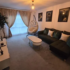  Holiday home Cosy Centre With Free Parking