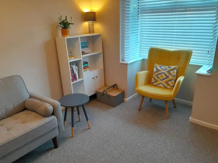 Daisy House - Lovely, Quiet, 2 Bed Home Close To City location